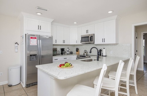 Garden City House | Beachfront-Pet Friendly-Heated Pool Apr to Oct