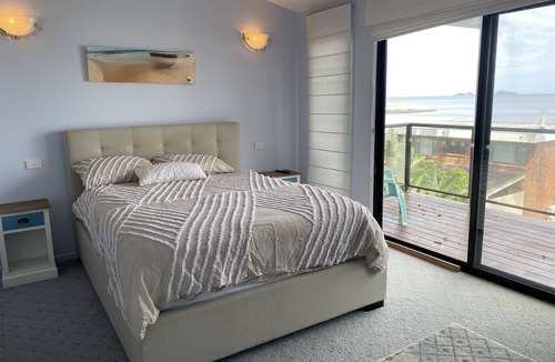 Long Beach House | Beachfront pet friendly home. Views, location, comfort. Available from 17 Jan.