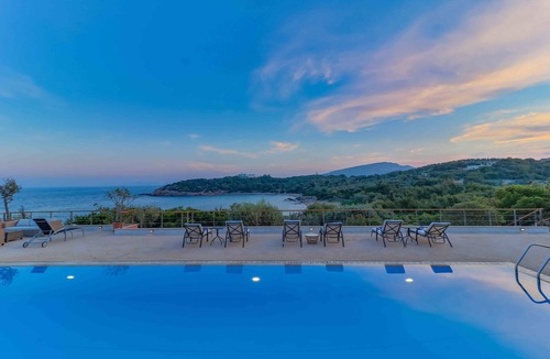 Lavreotiki Villa | Beachfront Pool Villa Pasithea in Sounio, Athens