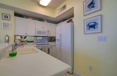 Miramar Beach Condo | Beachfront - Private Parking - Free beach chair service - Pickleball Courts