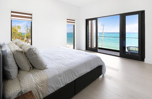 Gambier House | Beachfront, Private pool just 6 min. from the Airport, Located on Cable Beach!