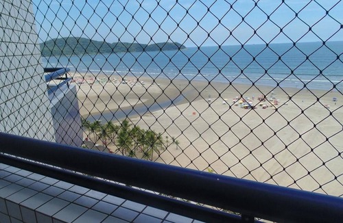 Guilhermina Apartment | Beachfront property next to the Guilhermina street market, high standard.