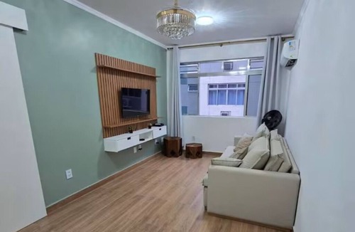 Pompeia Apartment | Beachfront property in Gonzaga/Santos - Fully equipped kitchen and garage.