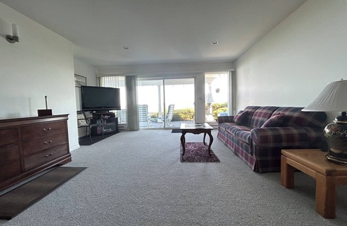 Chemainus House | Beachfront property with beach access located in in close proximity to amenities