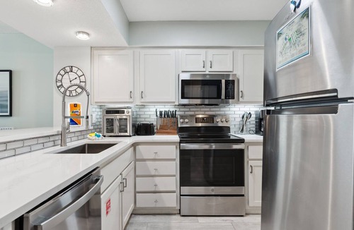 Gulf Lagoon Beach Condo | Beachfront | Renovated | Free Beach Package FLPCB5