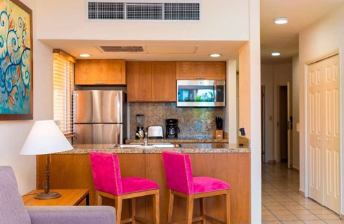 Los Cabos Resort | Beachfront resort located within walking distance of downtown & the iconic Arch