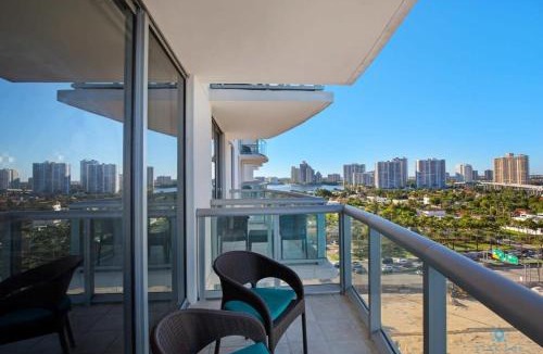 Sunny Isles Beach Apartment | Beachfront Resort POOL OCEAN VIEW BALCONY