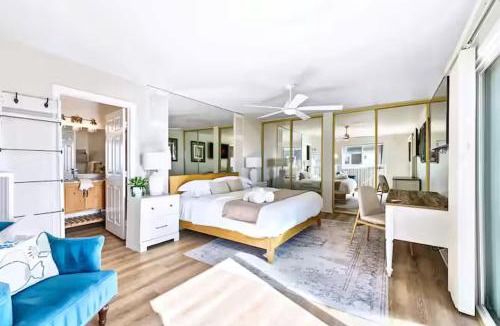 Townsite House | Beachfront Resort-sunset views deck & luxe king