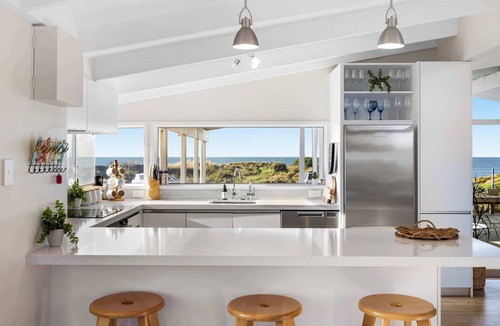Mount Maunganui House | Beachfront Retreat Su