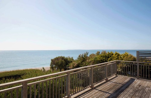 East Wittering House | Beachfront Retreat 6bd, Hot Tub, Sauna and Bar