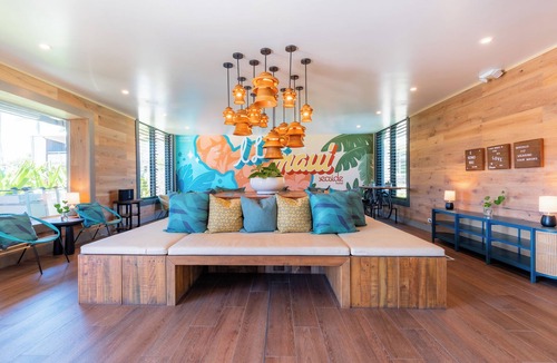 Kahului Hotel | Beachfront Retreat | 2 Modern Units | Outdoor Pool | Parking | Pets Welcome