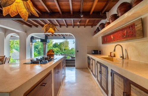 Cemagi Villa | Beachfront Retreat | 22m Infinity Pool | 5BR