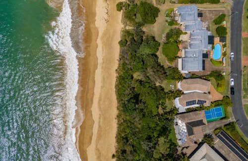 Korora House | Beachfront Retreat - Ducted Air - Free Wifi