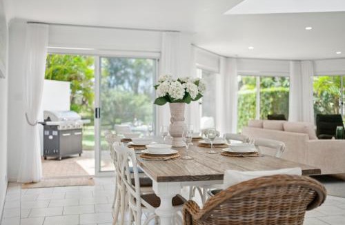 Korora House | Beachfront Retreat - Ducted Air - Free Wifi