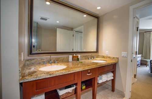 Honokowai Hotel | Beachfront Retreat: Elegant Views w/Full Kitchen. Onsite Free Parking and Pool!