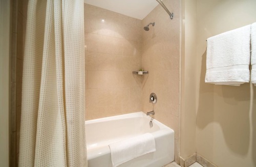 Honokowai Hotel | Beachfront Retreat: Elegant Views w/Full Kitchen. Onsite Parking and Pool!
