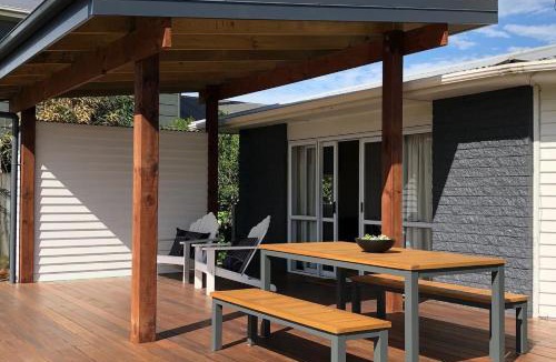Hokitika House | Beachfront Retreat on Revell