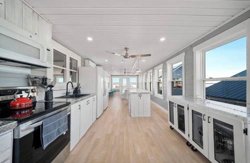 Prince County House | Beachfront, sandbar, 8p sauna, pickleball court, 6BR, outdoor kitchen, kayaks.