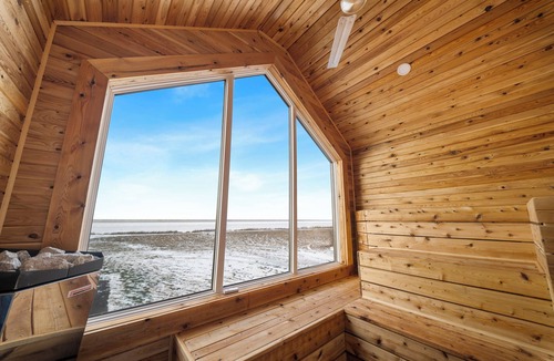 Prince County House | Beachfront, sandbar, 8p sauna, pickleball court, 6BR, outdoor kitchen, kayaks.