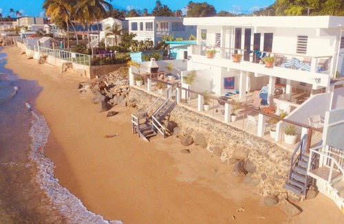 Stella House | ★Beachfront★ Snorkel in Backyard/Walk to Beach Bars/Free Laundry/Bedroom AC