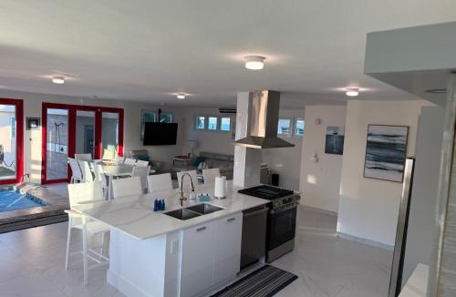Playa Fortuna Villa | Beachfront Spacious Luxury Villa Private Pool