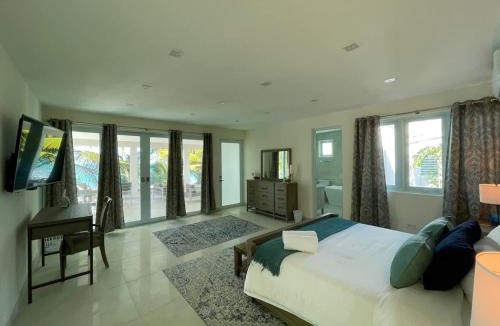 Playa Fortuna Villa | Beachfront Spacious Luxury Villa Private Pool