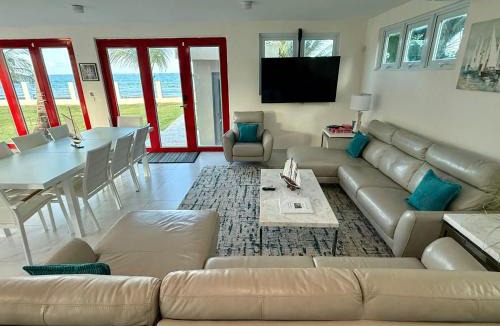 Playa Fortuna Villa | Beachfront Spacious Luxury Villa Private Pool