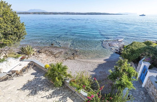 Spetses Villa | Beachfront Spetses spectacular fully equipped traditional Villa families/groups