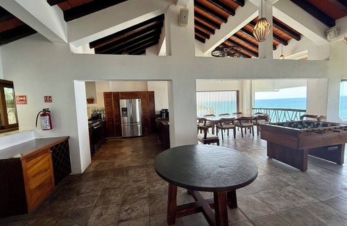 South Shore Hotel Area House | Beachfront steps from Romantic Zone: Casa Cuatro Abrazos (Entire House)