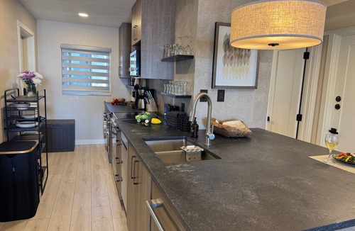 Bradenton Beach Apartment | Beachfront Studio right on the Sand! Ground Floor Newly Remodeled, Gulf View - M