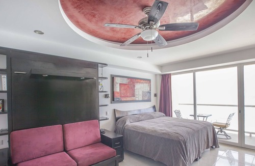 Zona Hotelera Apartment | Beachfront Studio in Cancun´s Heart. Breathless view!