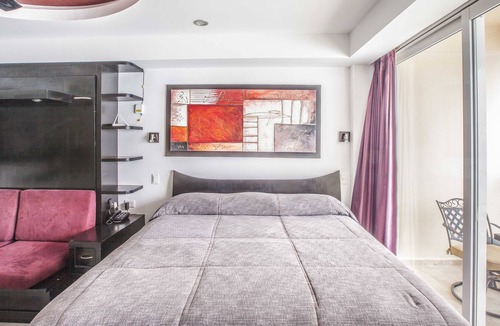 Zona Hotelera Apartment | Beachfront Studio in Cancun´s Heart. Breathless view!