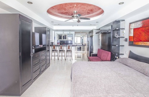 Zona Hotelera Apartment | Beachfront Studio in Cancun´s Heart. Breathless view!