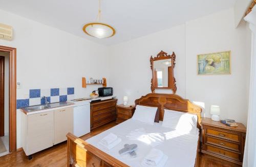 Gennadi Apartment | Beachfront Studio Socrates