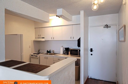 East Daytona Apartment | Beachfront Studio on Daytona Beach w/Oceanfront Pool & Free Parking