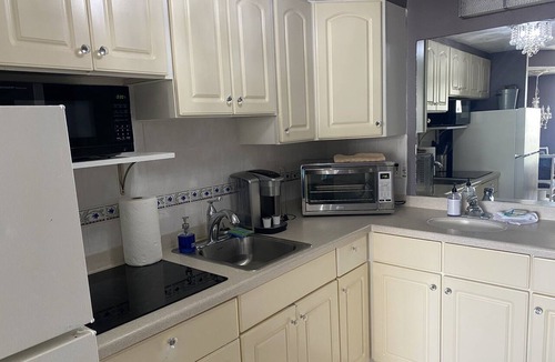 Ortona Park Apartment | Beachfront Studio - Sleeps 4