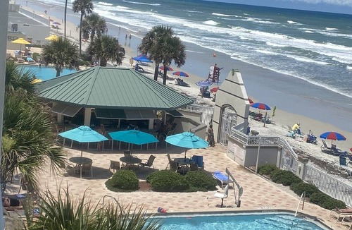 Ortona Park Apartment | Beachfront Studio - Sleeps 4