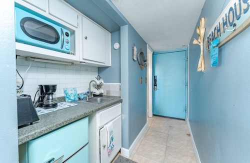 South Peninsula Historic District Apartment | Beachfront Studio in superb Daytona Beach, Walk to the beach while you enjoy.