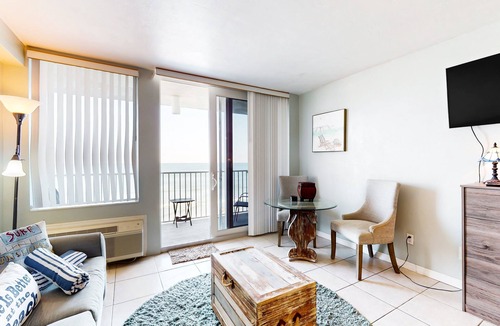 South Peninsula Historic District Condo | Beachfront Studio w/Balcony, Pool & Gym Access in Heart of Daytona
