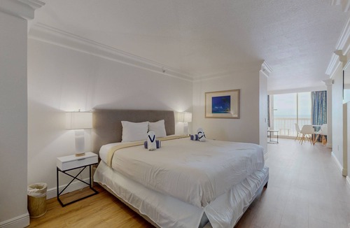 Ortona Park Condo | Beachfront Studio w/Balcony, Resort Pool & Walkable Location