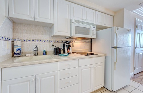 Ortona Park Condo | Beachfront Studio Retreat | King Bed, Pool, Gym & Prime Location
