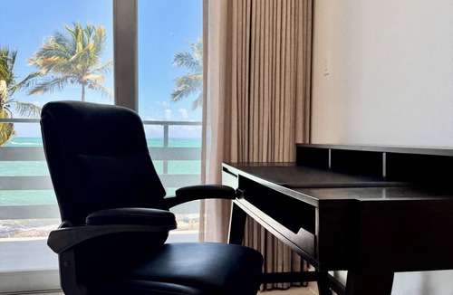 Cabezas Apartment | Beachfront Studio w/Pool & Ocean View