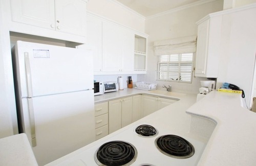 Saint Lawrence Apartment | Beachfront Studio with Pool