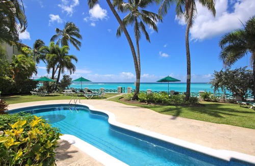 Saint Lawrence Apartment | Beachfront Studio with Pool
