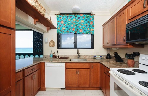 Estate Two Brothers Condo | Beachfront Sunset Oasis Adult-Only, Pool & Views
