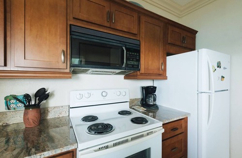 Estate Two Brothers Condo | Beachfront Sunset Oasis Adult-Only, Pool & Views