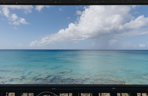 Estate Two Brothers Condo | Beachfront Sunset Oasis Adult-Only, Pool & Views
