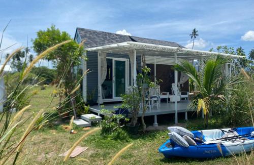 Lipa Noi House | Beachfront Tiny House, Koh Samui, Thailand with FREE Rowboat