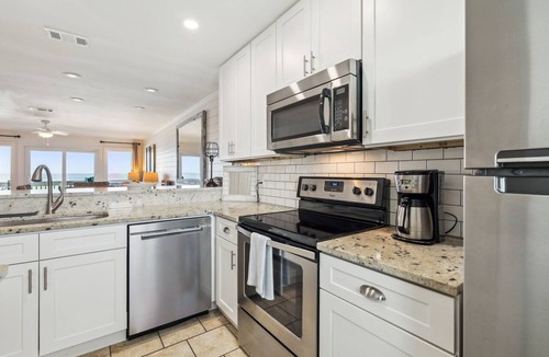 Sunnyside Condo | Beachfront Townhome Gulf Views Pool Near 30A & Pier Park Beach Service Sleeps 6