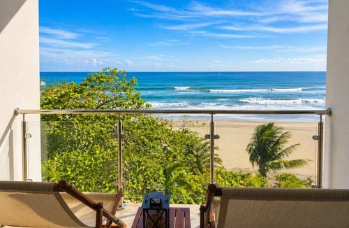 Bejuco Apartment | Beachfront Top Floor + Balcony | Teak Design